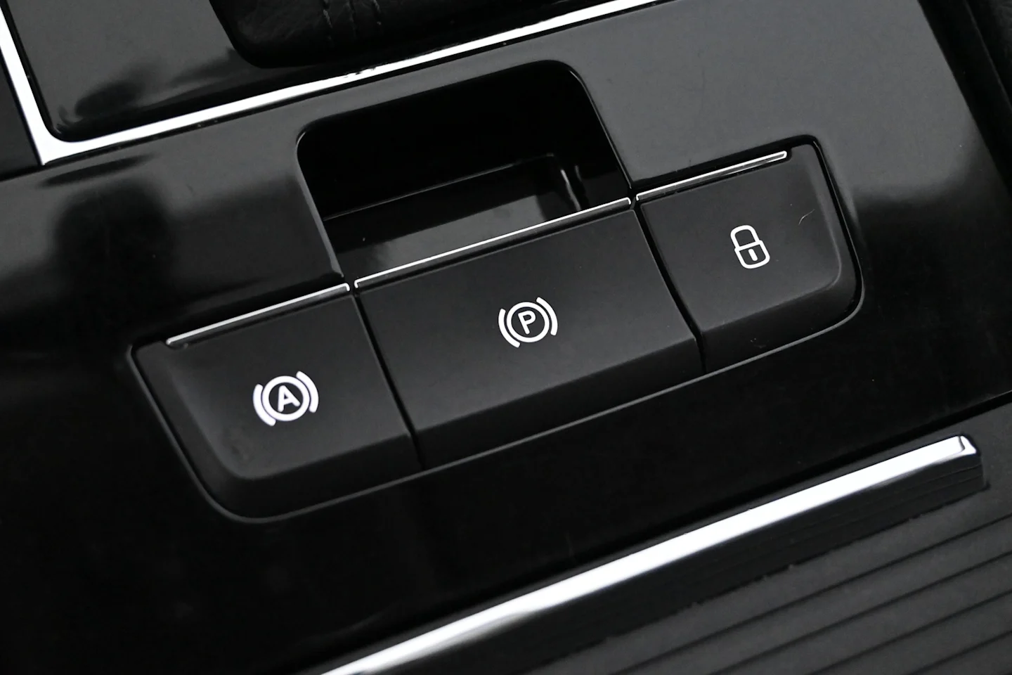 Car Image - 3pMDtqbL1vTjAJqYE414xb