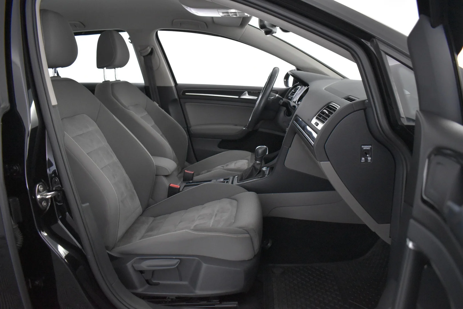 Car Image - 4ga8Bj7My1T8bfjv20IA2F