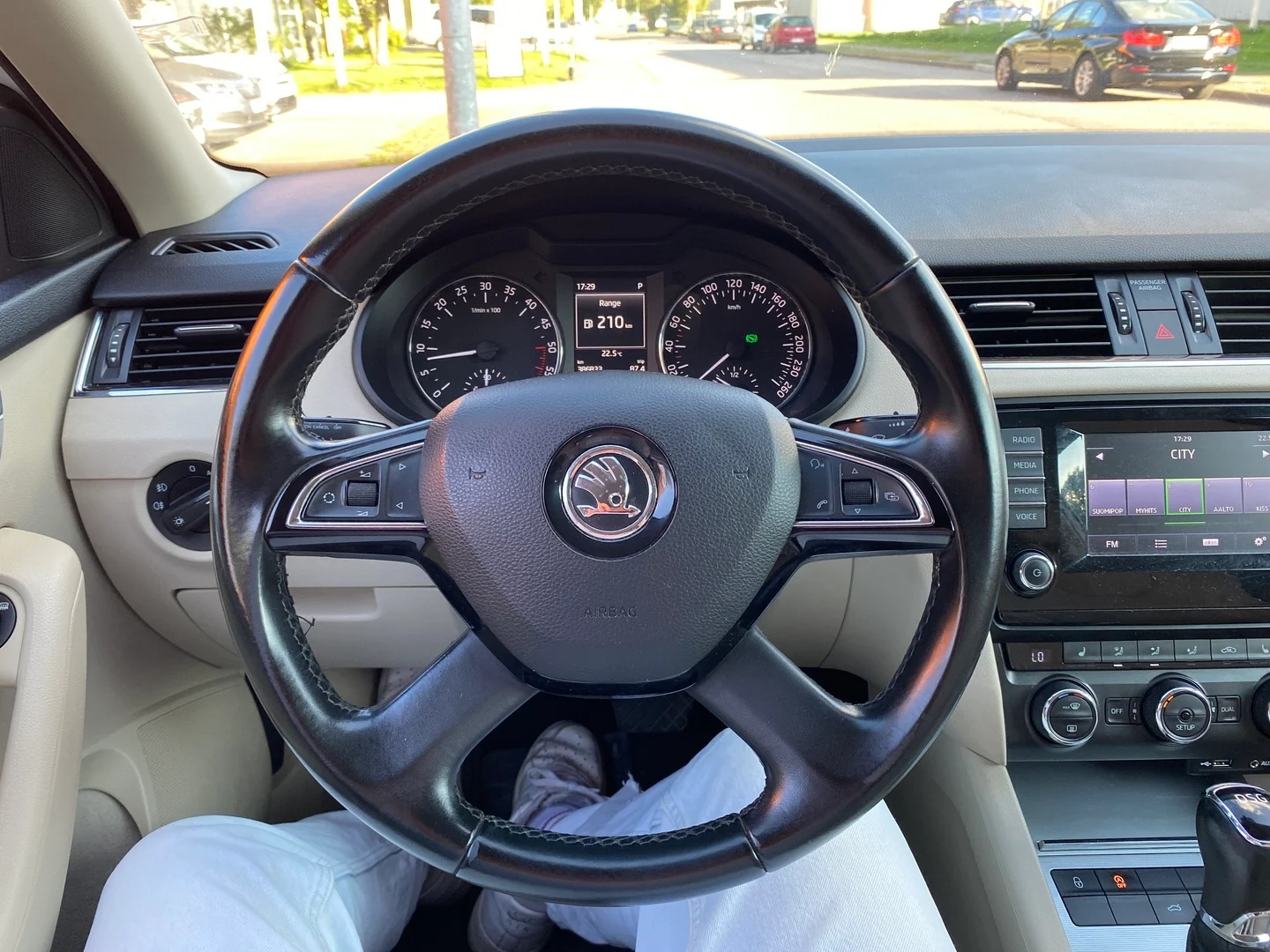Car Image - 1D1hCris7iIQ37QVWdXhfO