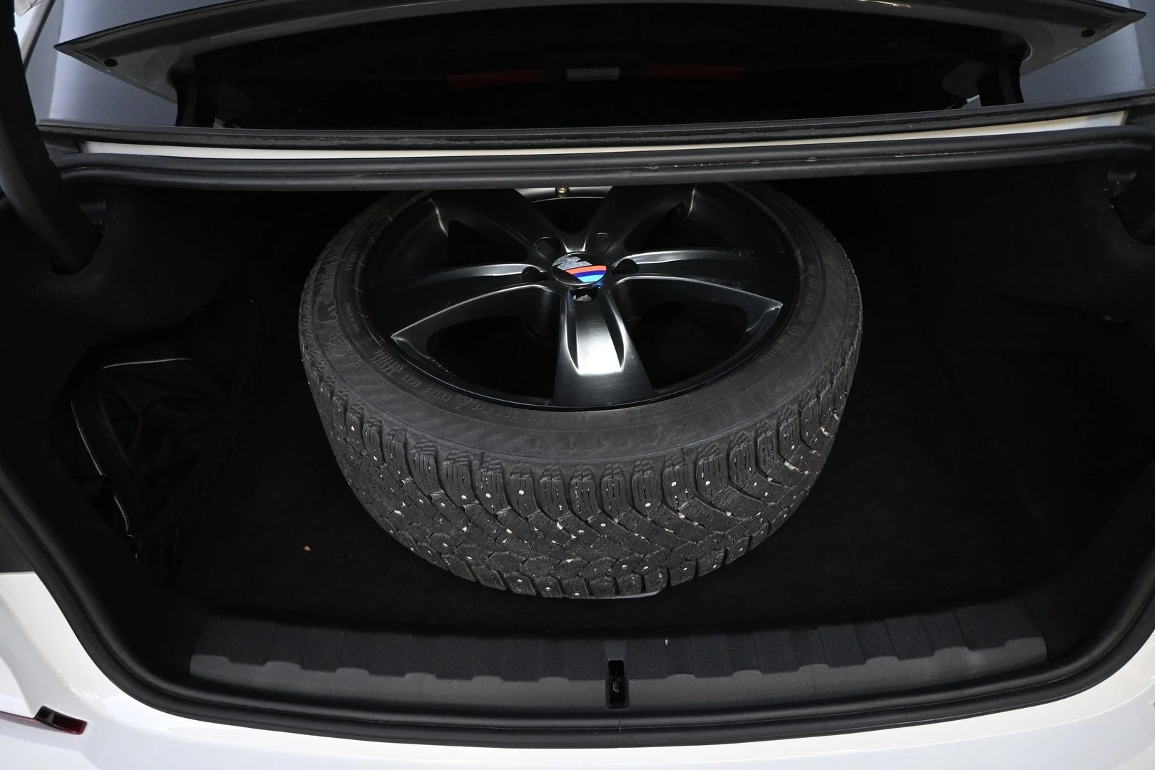 Car Image - 5W8oLVoyStGXa164Ey4j8Y