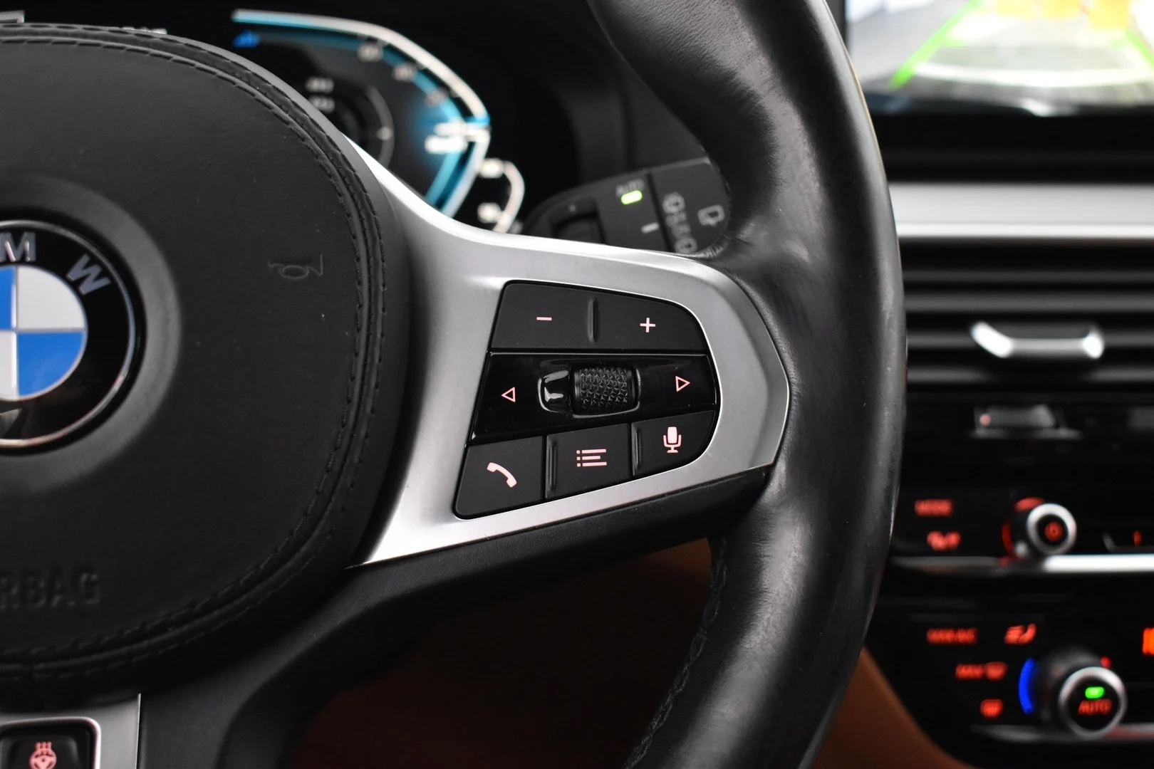 Car Image - 4GJHEKJGbCQ1b1amxKUX1y