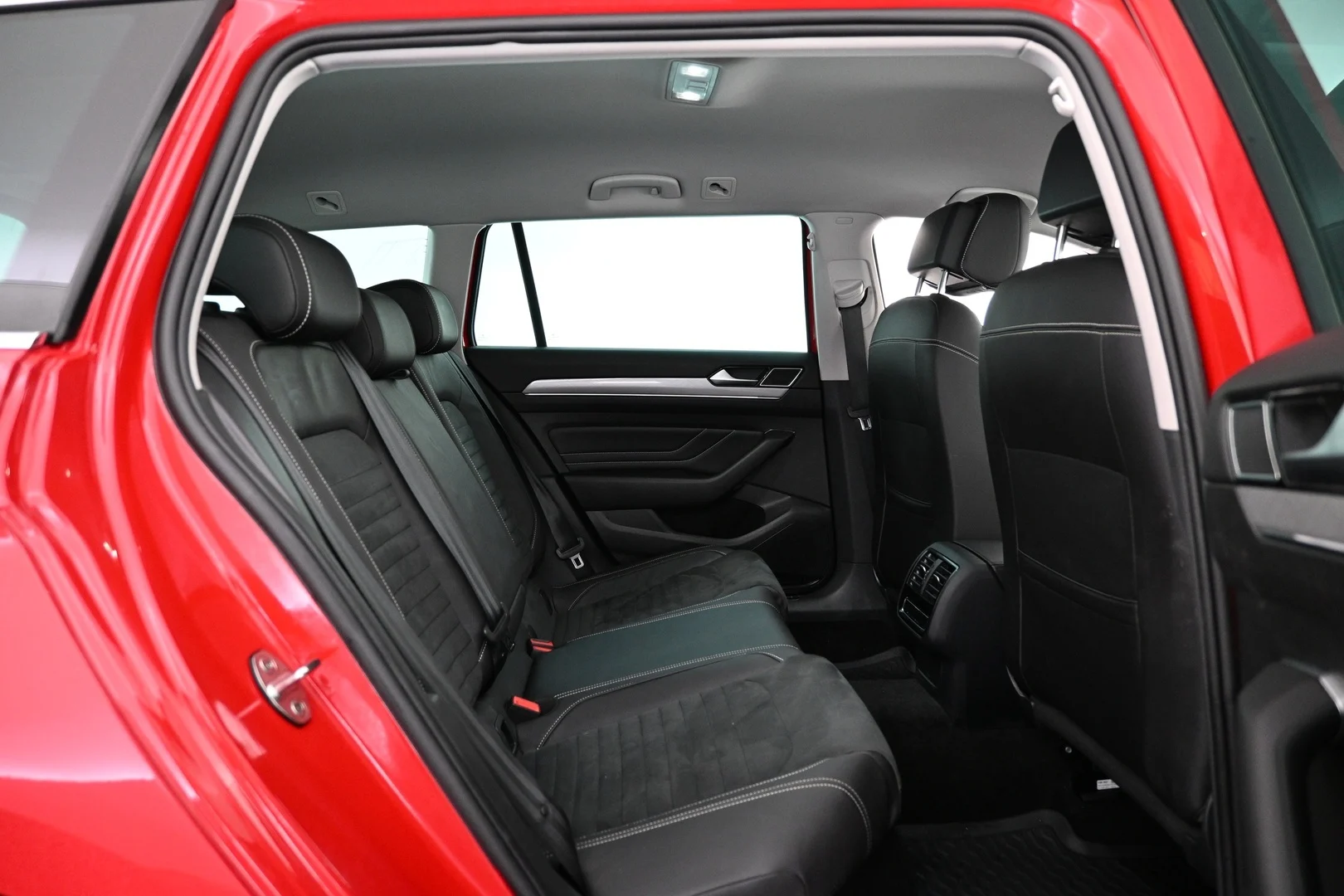 Car Image - 2ESuGeEjLUX66AfHtcVV3l