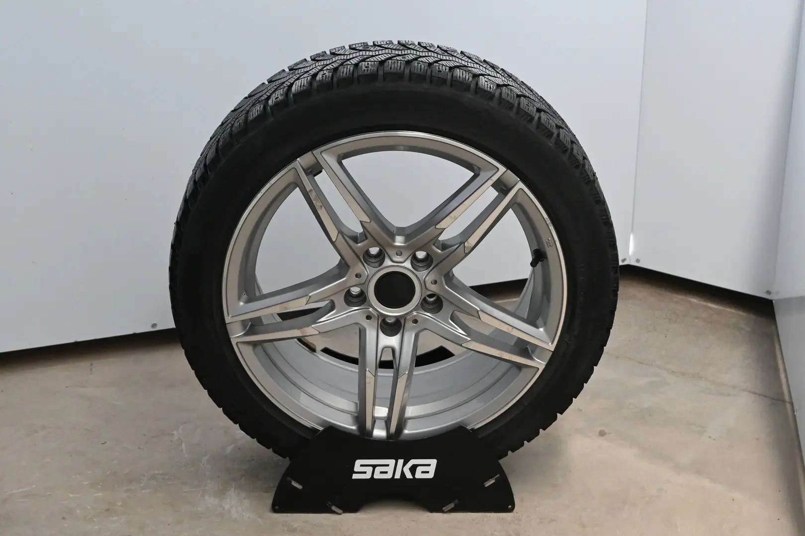Car Image - 6HSmpHbKU7e9EdlFPpPXf9
