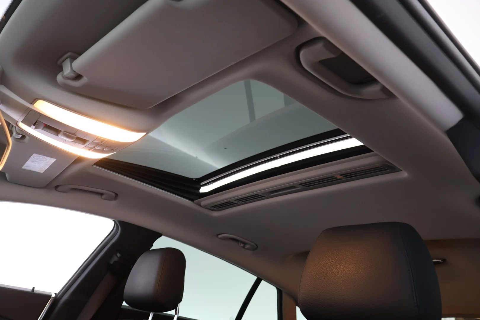 Car Image - V2MYIHOOAkNctLXNENt1L