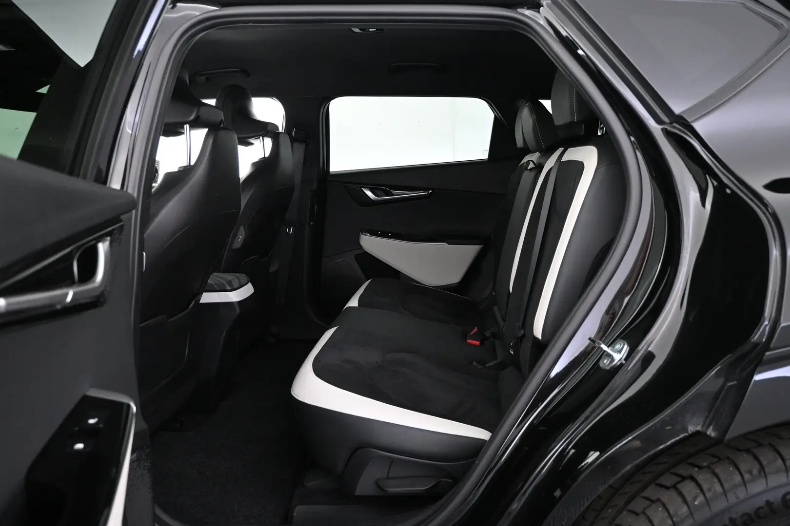 Car Image - 7KsANhpafynENdcmkaXJo5