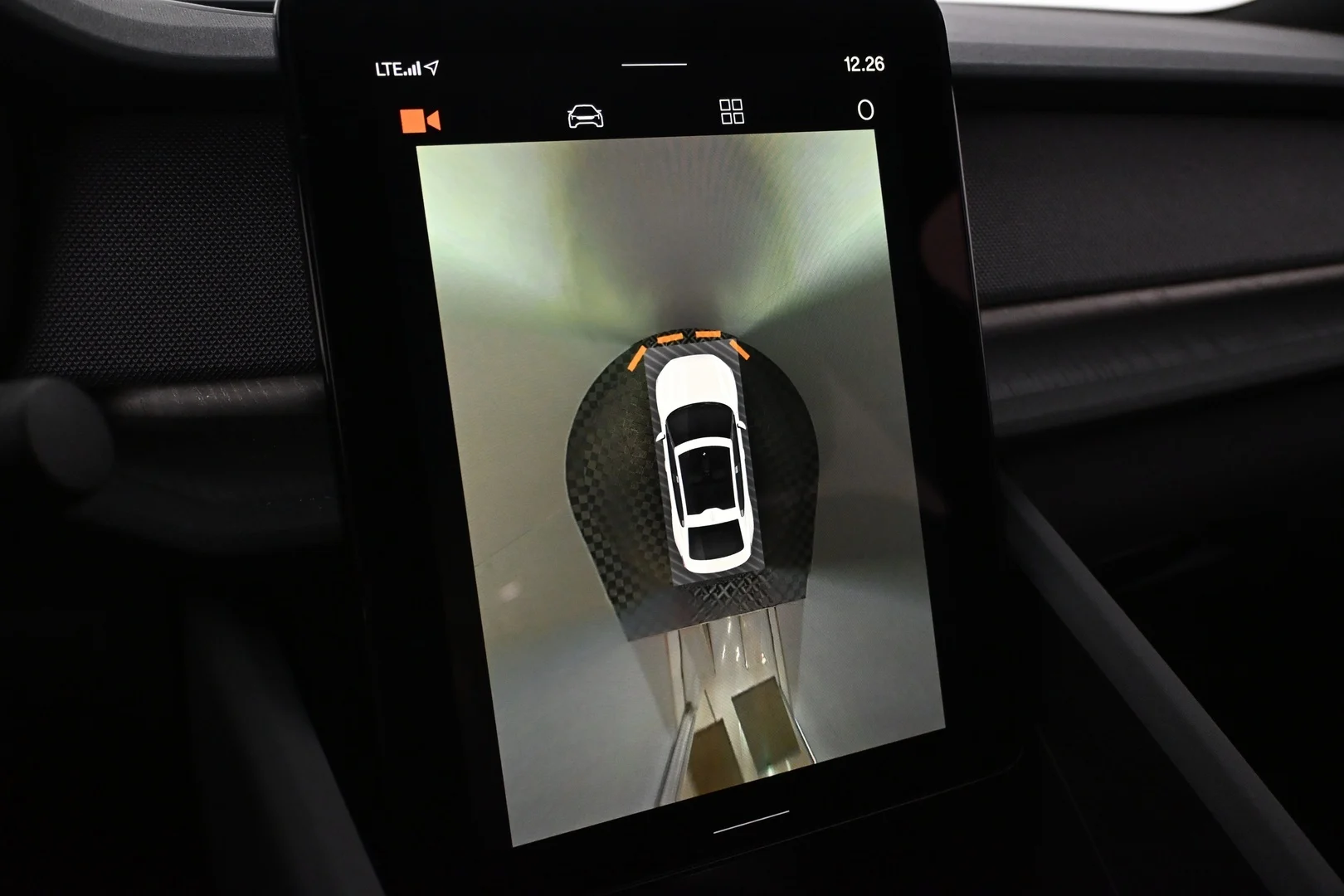 Car Image - 2z3IqYHwVySljFR8D37YjR