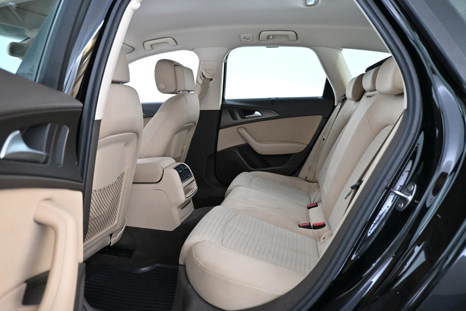 Car Image - 5Xpk6KcLlAqFs4XUJ6RbkH