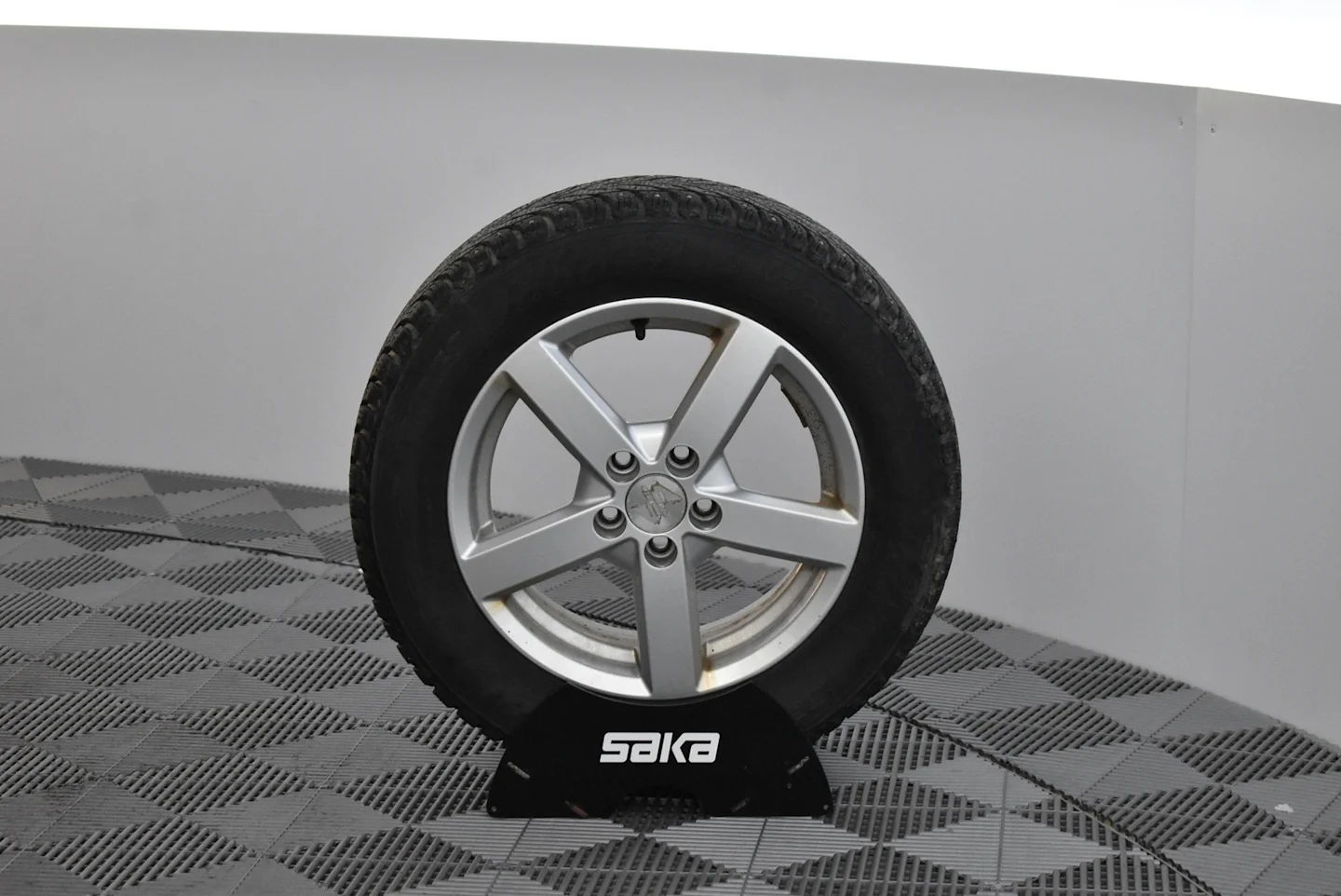 Car Image - 1DqnmwK8MGTcAcyyDYC6u1