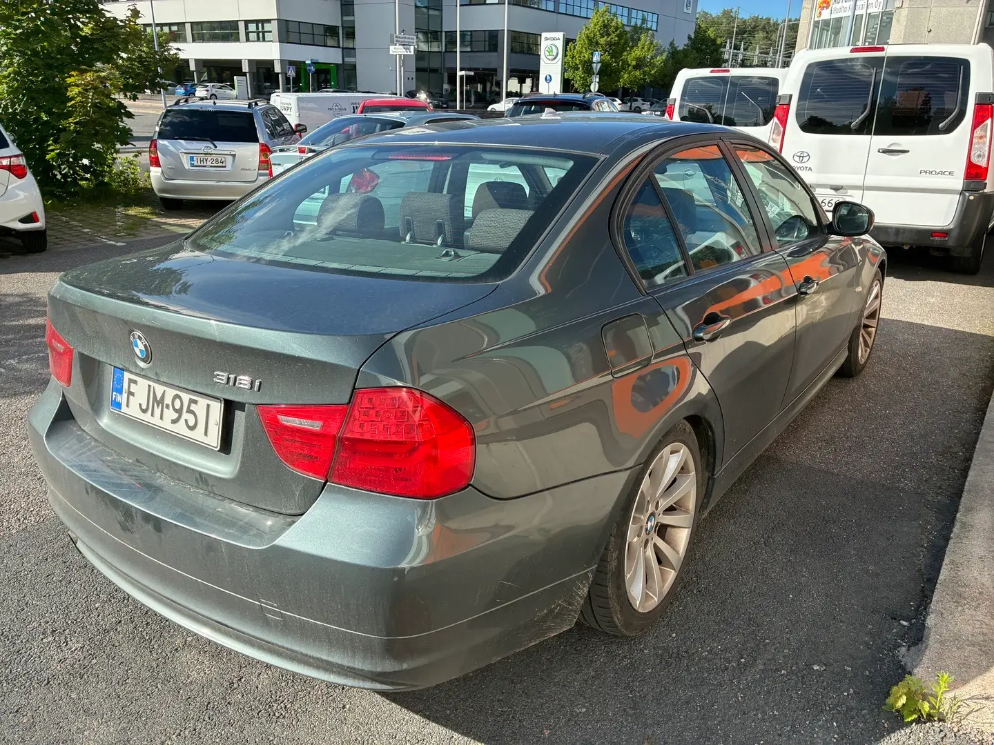 Car Image - 14RqUd3JJGyKiU7n9ujXxF