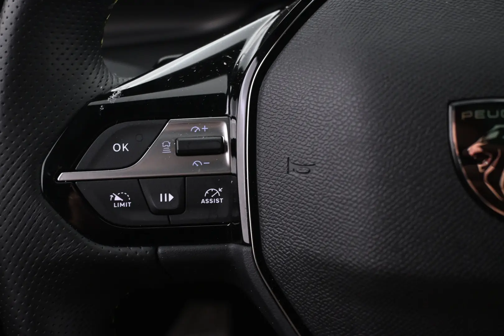 Car Image - 7soDv3Ch61lcMbH809zU12