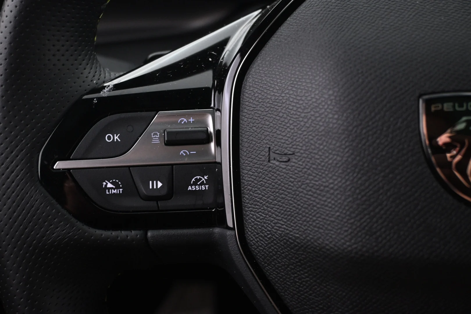 Car Image - 7soDv3Ch61lcMbH809zU12