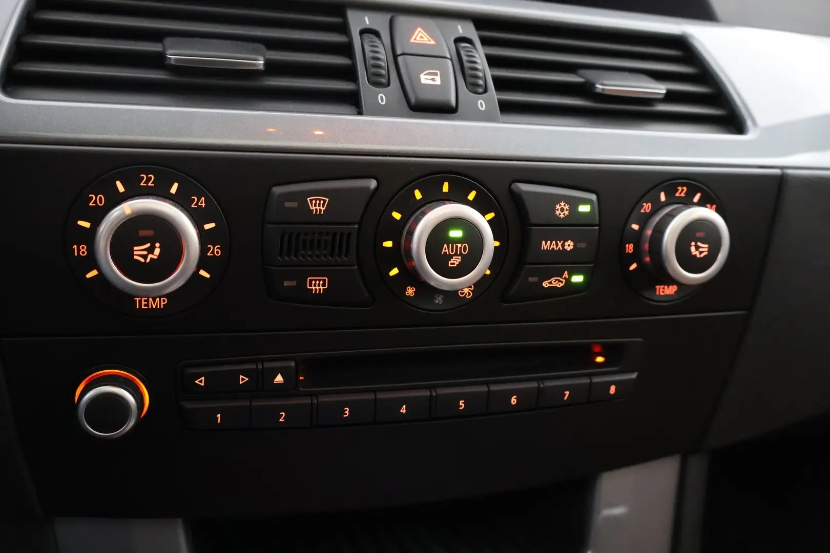 Car Image - 8kTN42r3JTpYHMjQ8x1bT