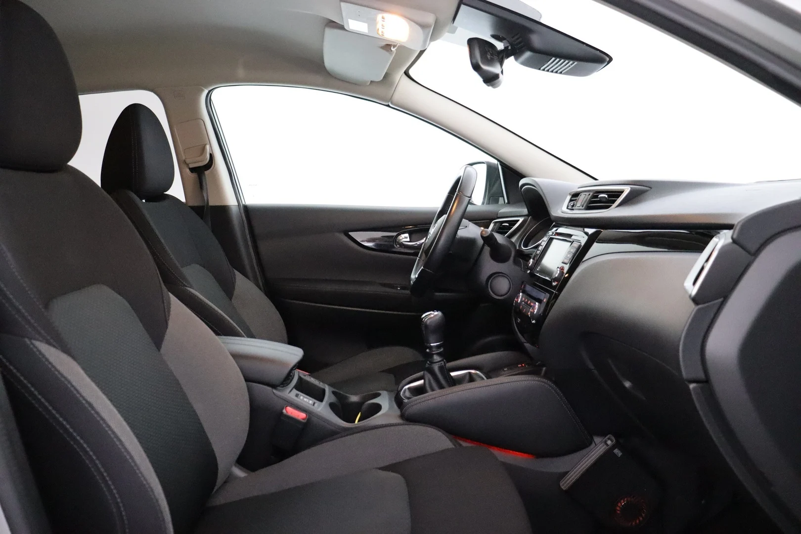 Car Image - 2yoB8yukraEIjKnJhDP1GJ