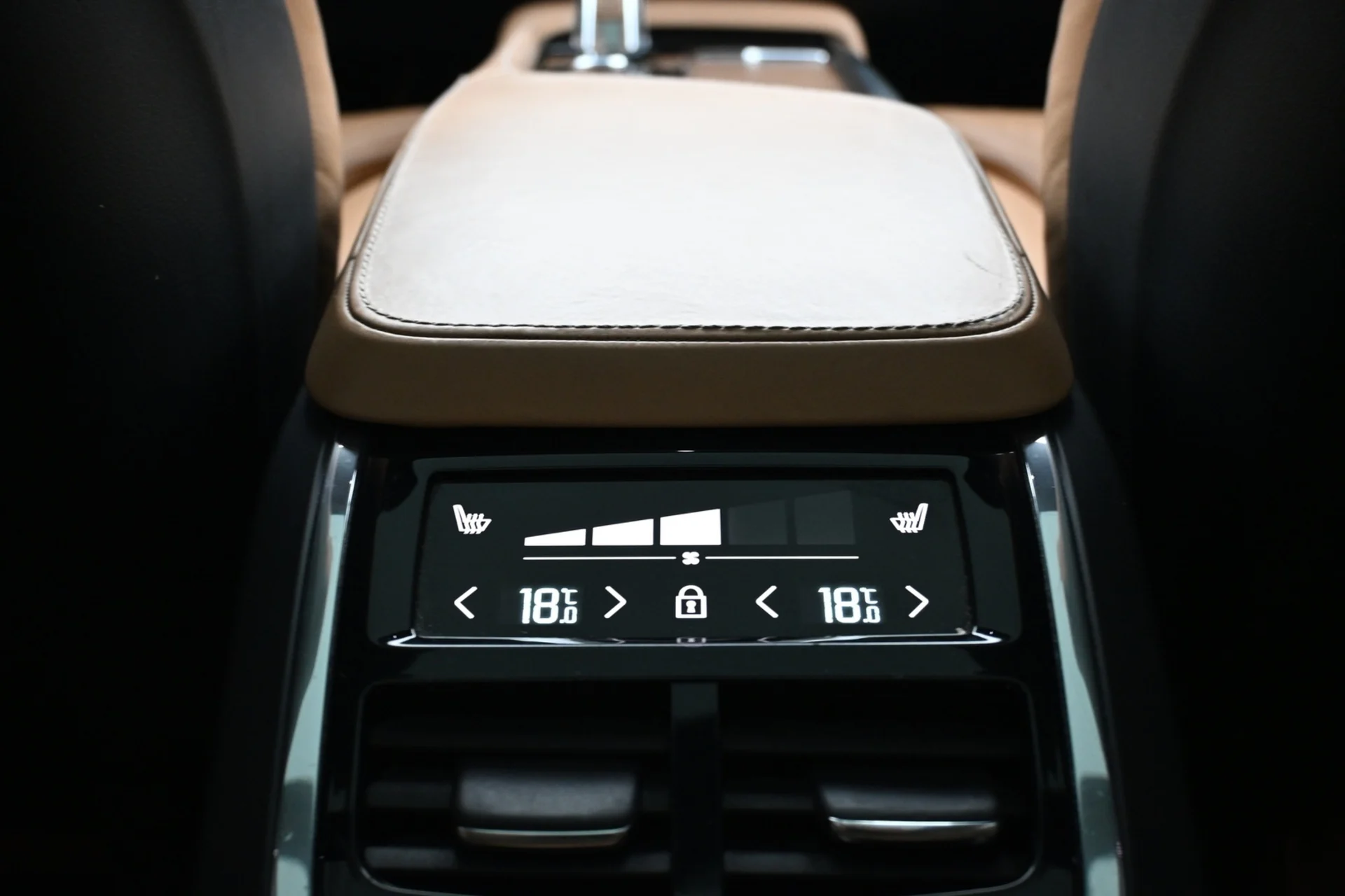 Car Image - fDYUg2HQsIU5WUibogc7n