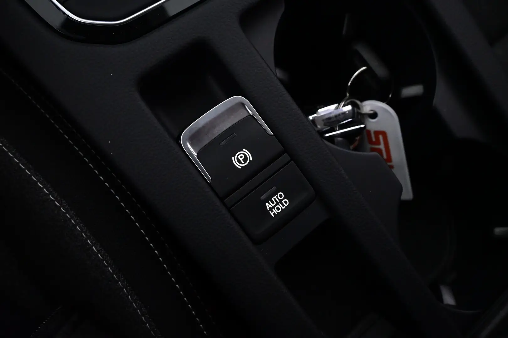 Car Image - NE2QGmWpa3dbhnJ52Z9YL