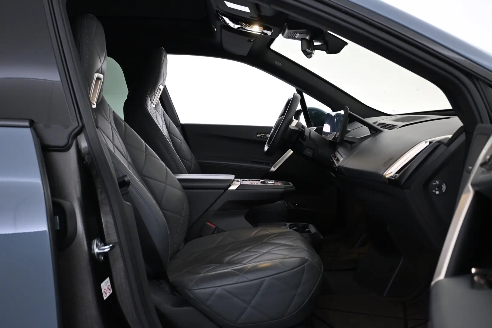 Car Image - 2zbYadMZMNzjxGrtlRPLb0