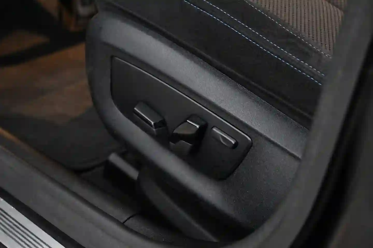 Car Image - 2o1gCc1g2a1InX1EMw4ngK
