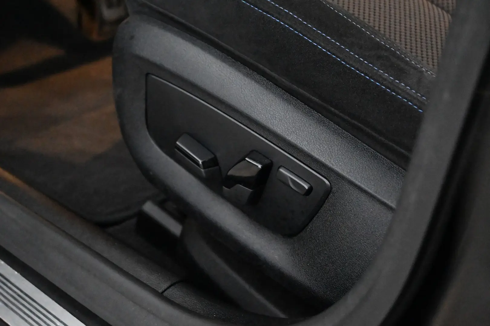 Car Image - 2o1gCc1g2a1InX1EMw4ngK