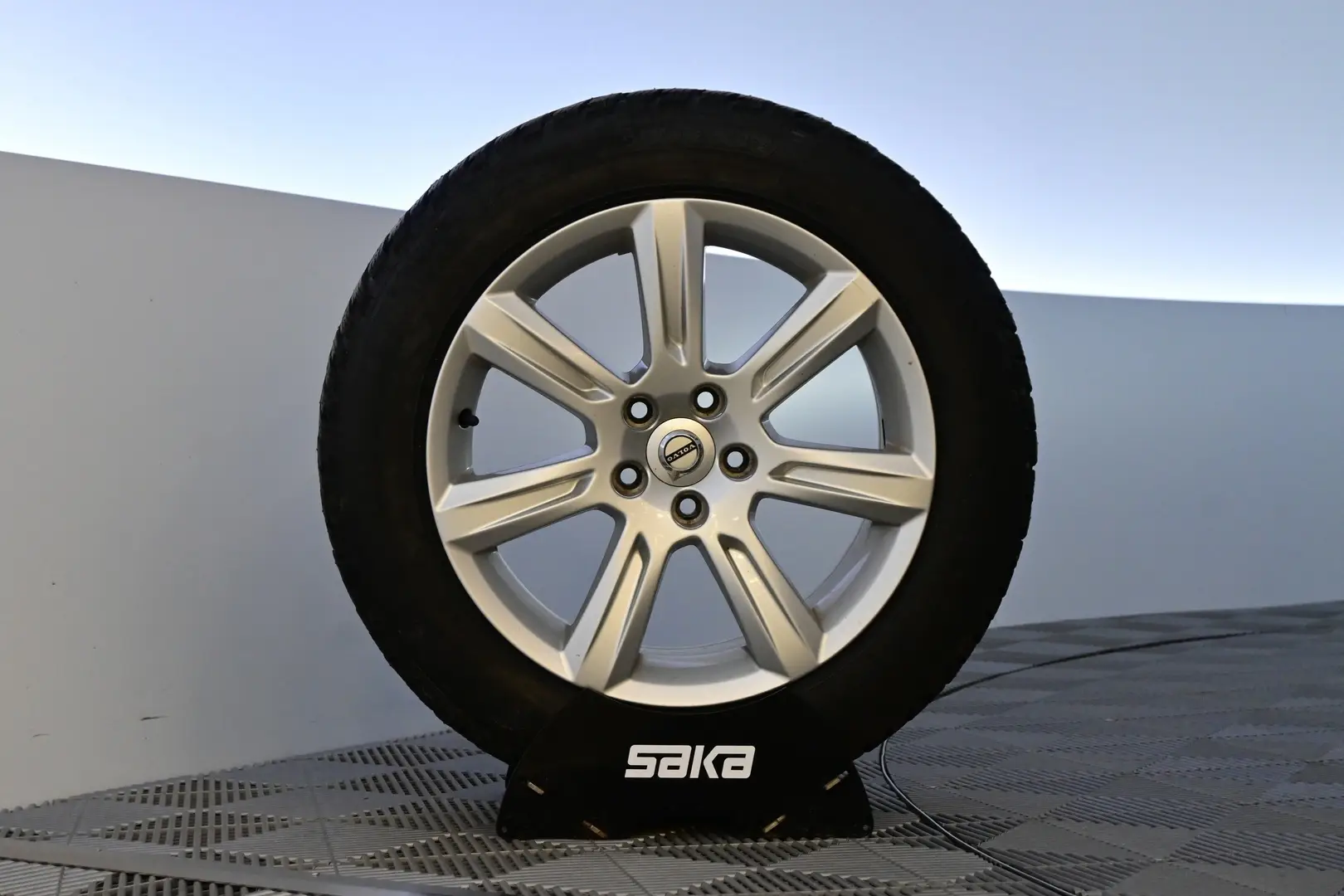 Car Image - 2yIBdJo8EcjguzW7sUepcl