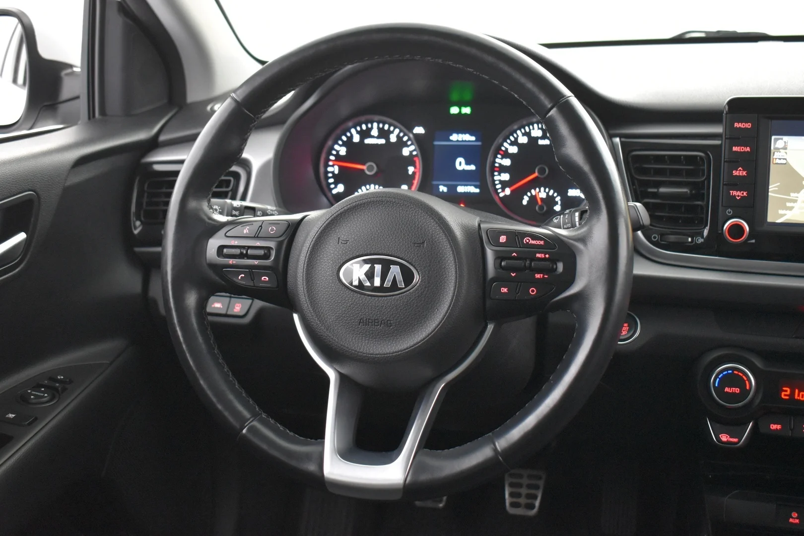 Car Image - 4vZ7qYInaGA76tAE25AU22