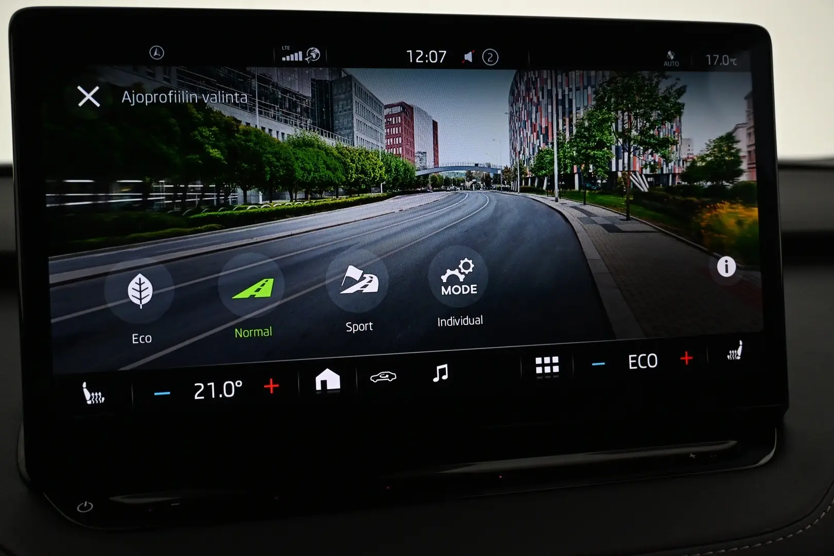 Car Image - 67f0P4Cwi2clHJnZLfDdLN