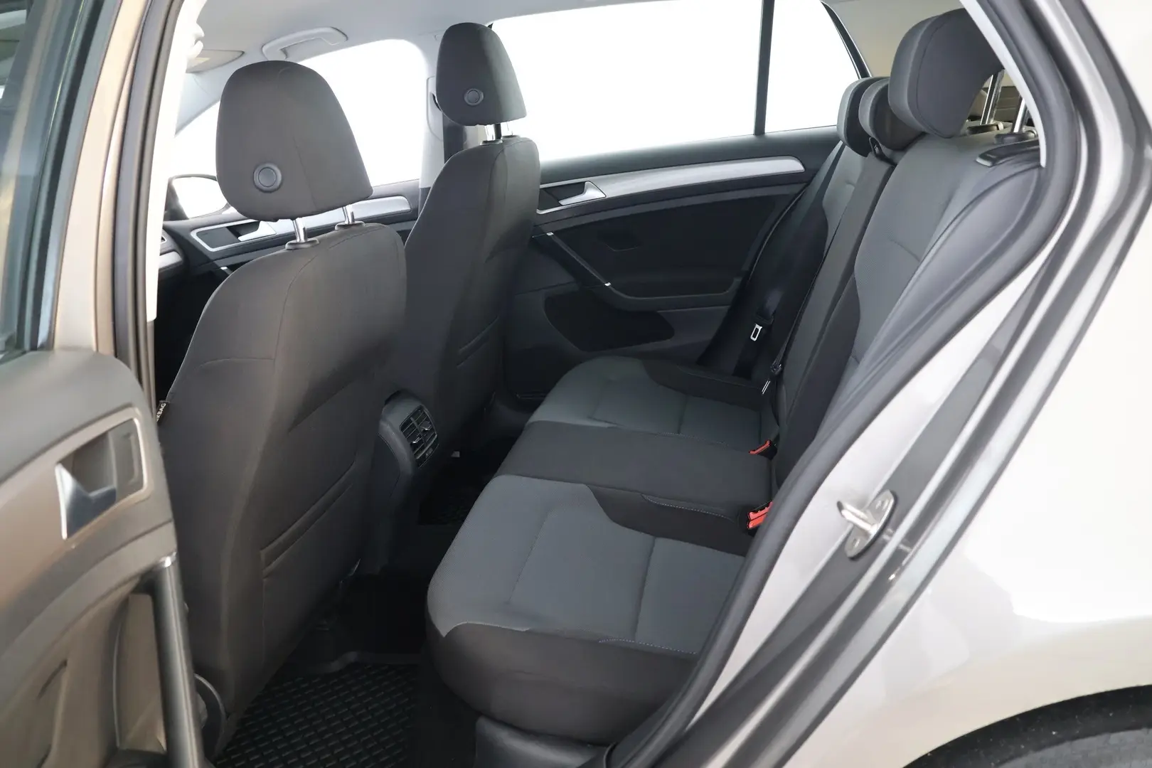 Car Image - 40vi2DuNqrjqXj3CsxK03a