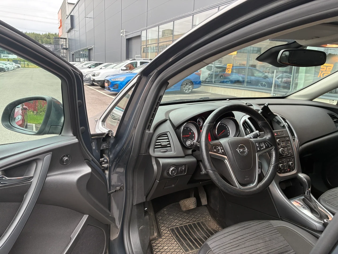 Car Image - Gtn3DDUUklp9sUbFPxS6Z
