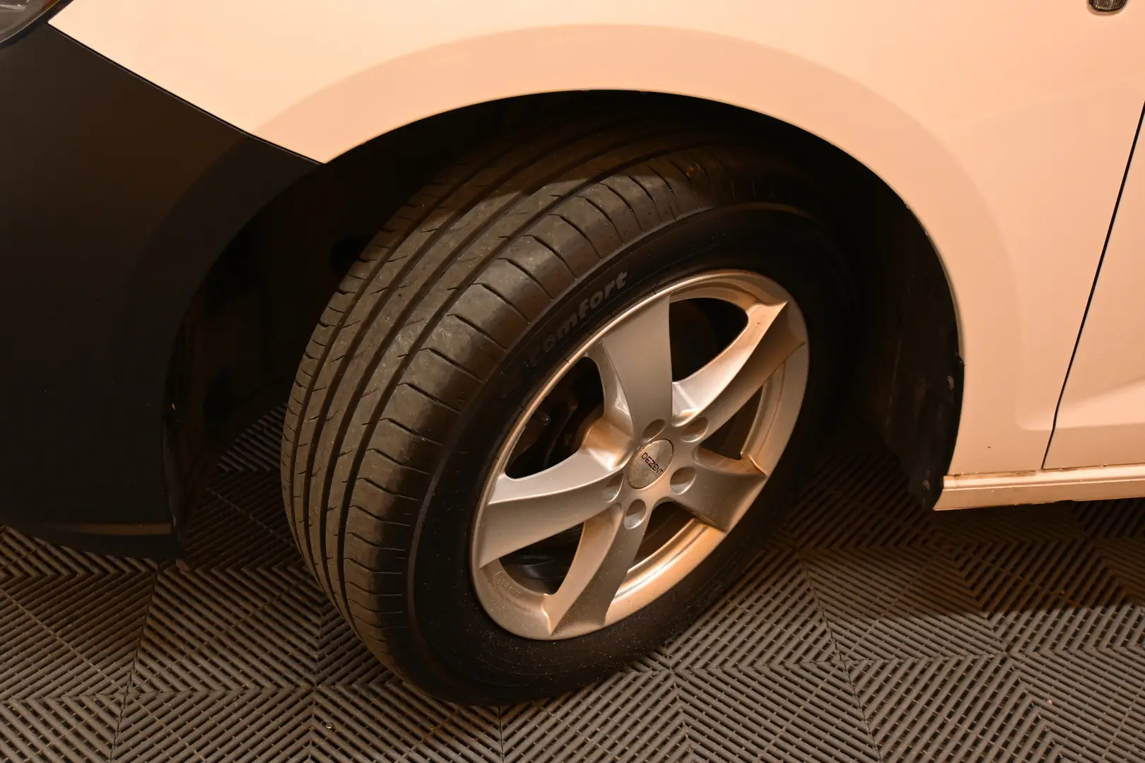 Car Image - 4bge9r5Kj4zUXN42pVDnAE
