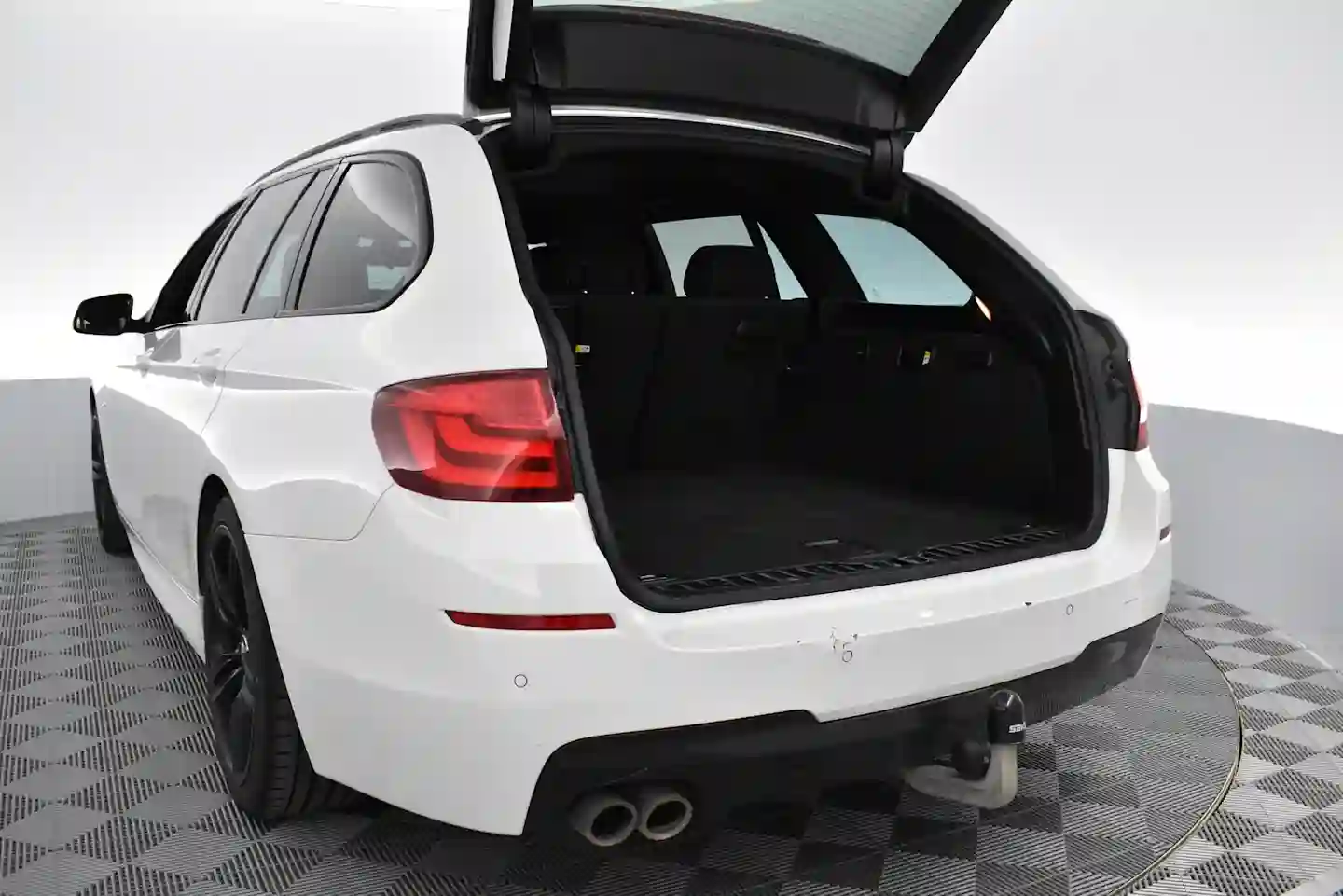 Car Image - 7Bmcu0q4rK4igqAKIRTJfM