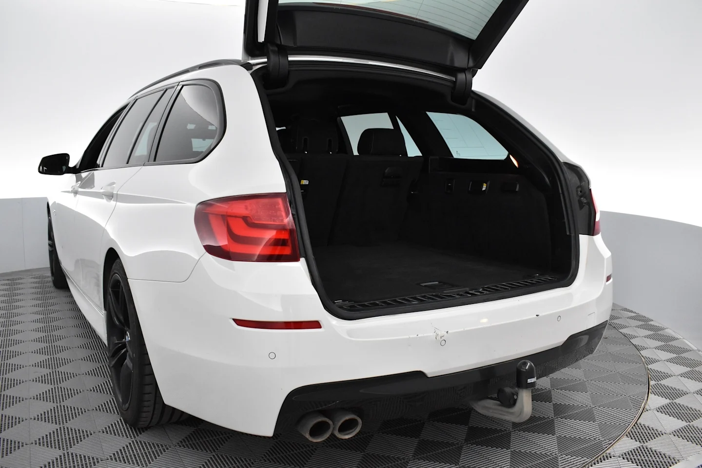 Car Image - 7Bmcu0q4rK4igqAKIRTJfM
