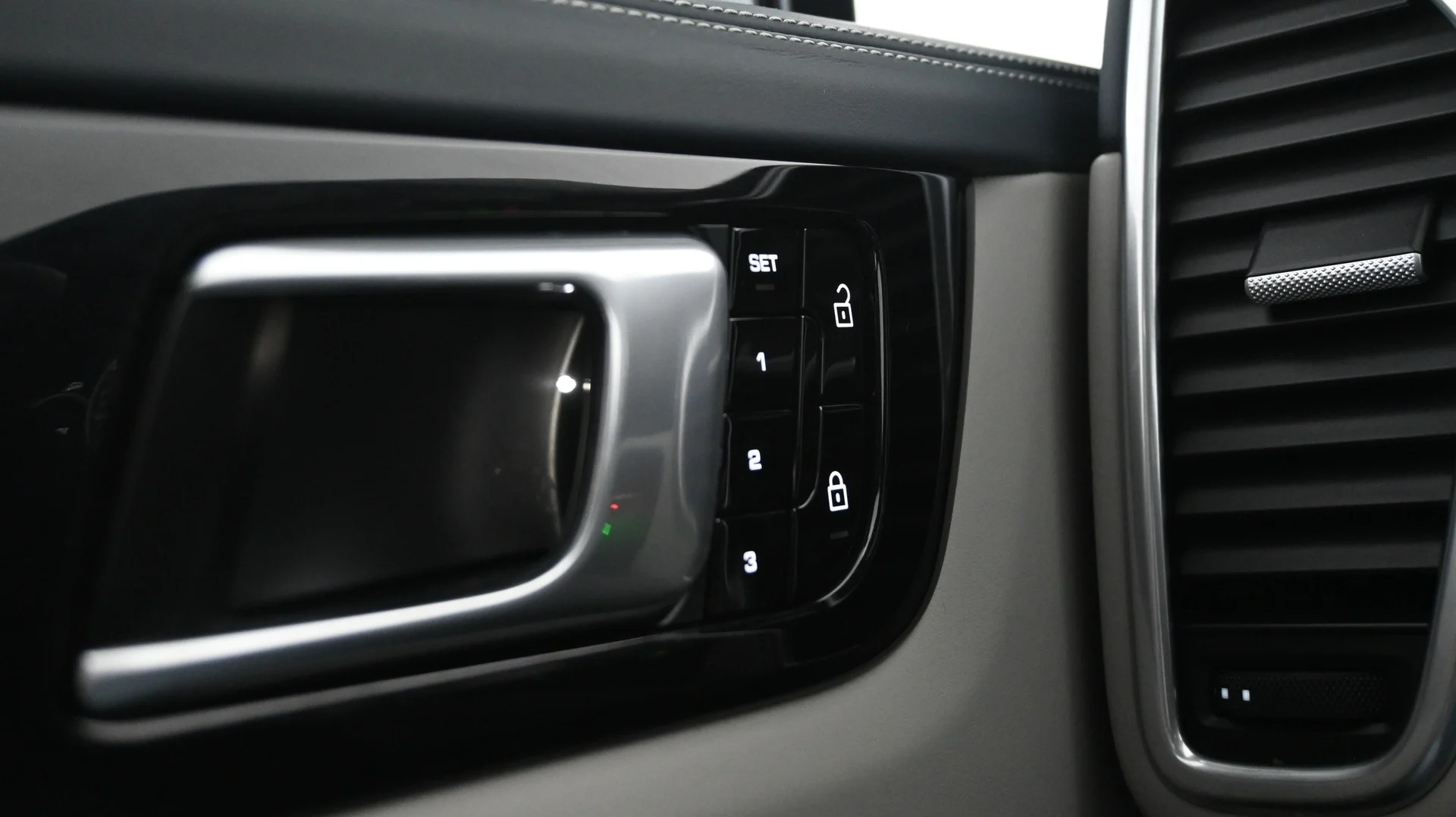 Car Image - 78hpdV7HFBk9dsNWwEwOAY