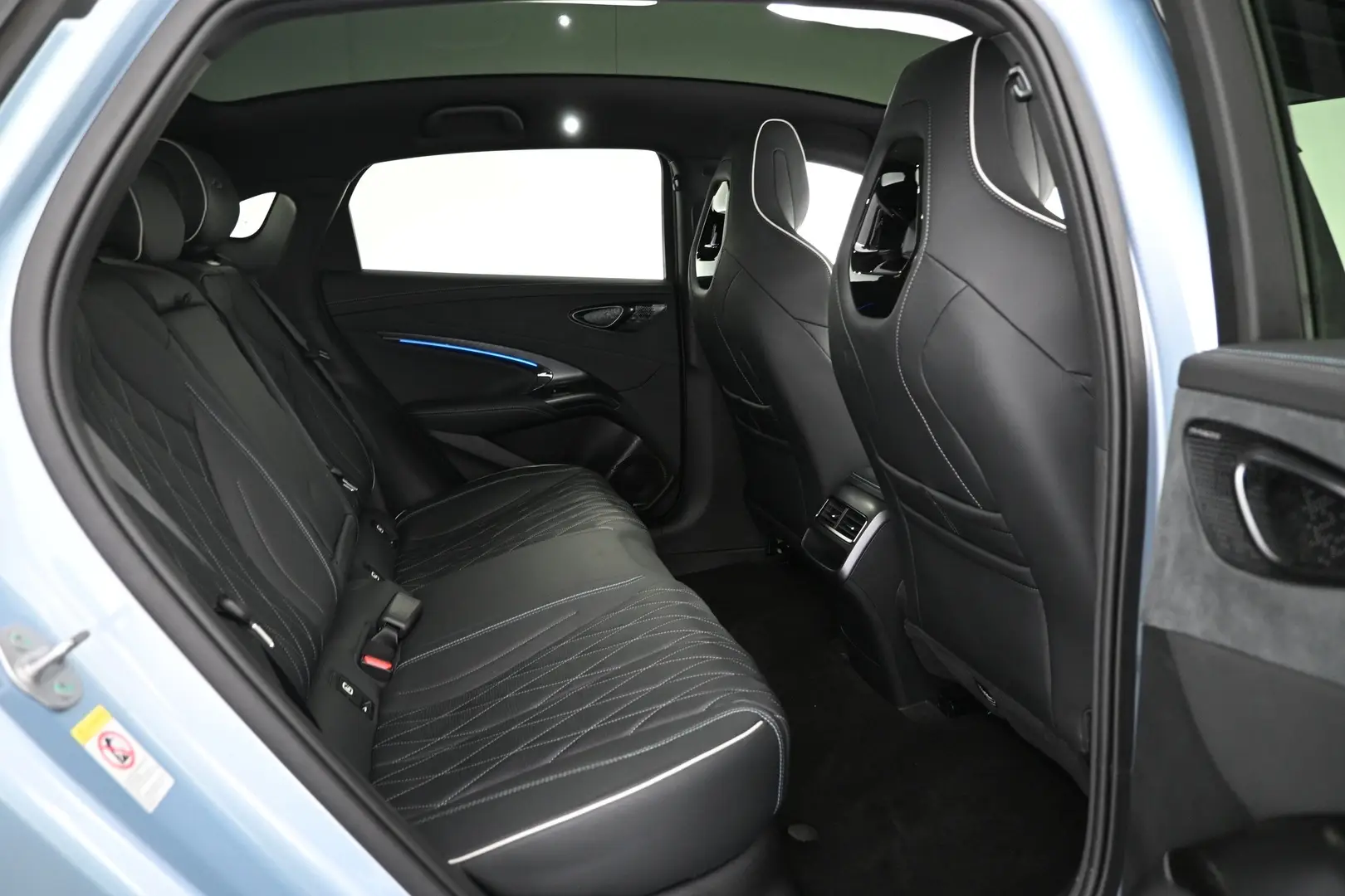 Car Image - 1a6J1w83zz1JGA3hfvKol5