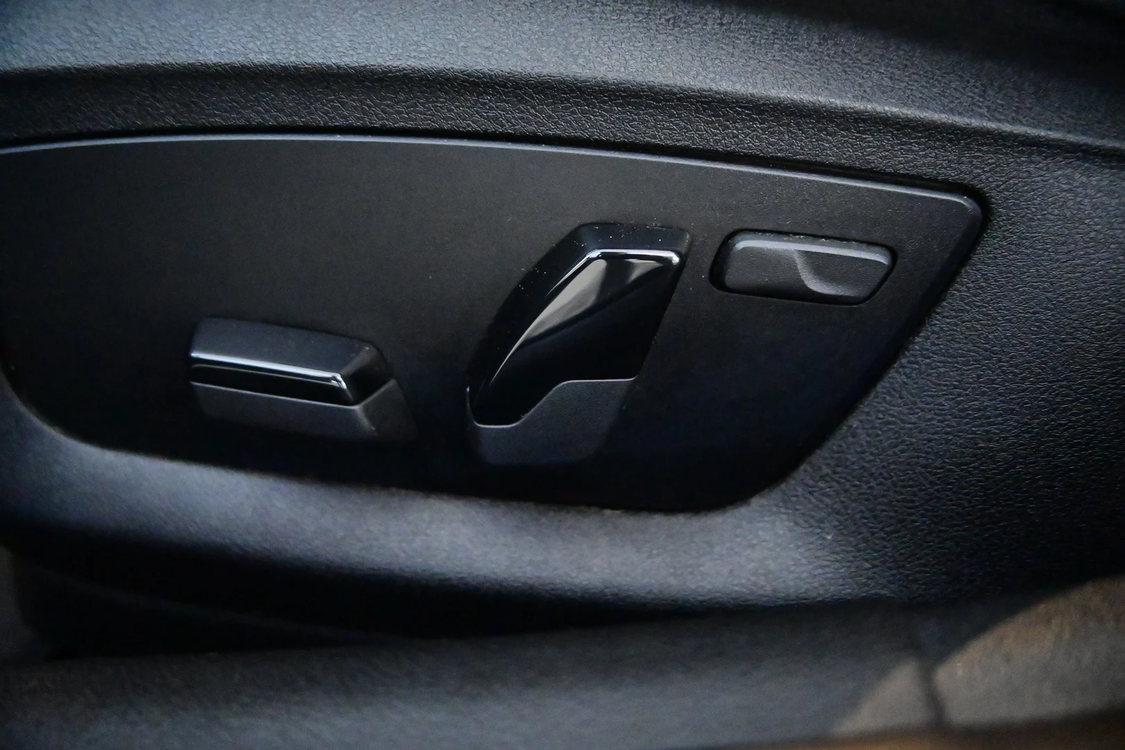 Car Image - 2WaOLTtCt8VPRc06knqU7d