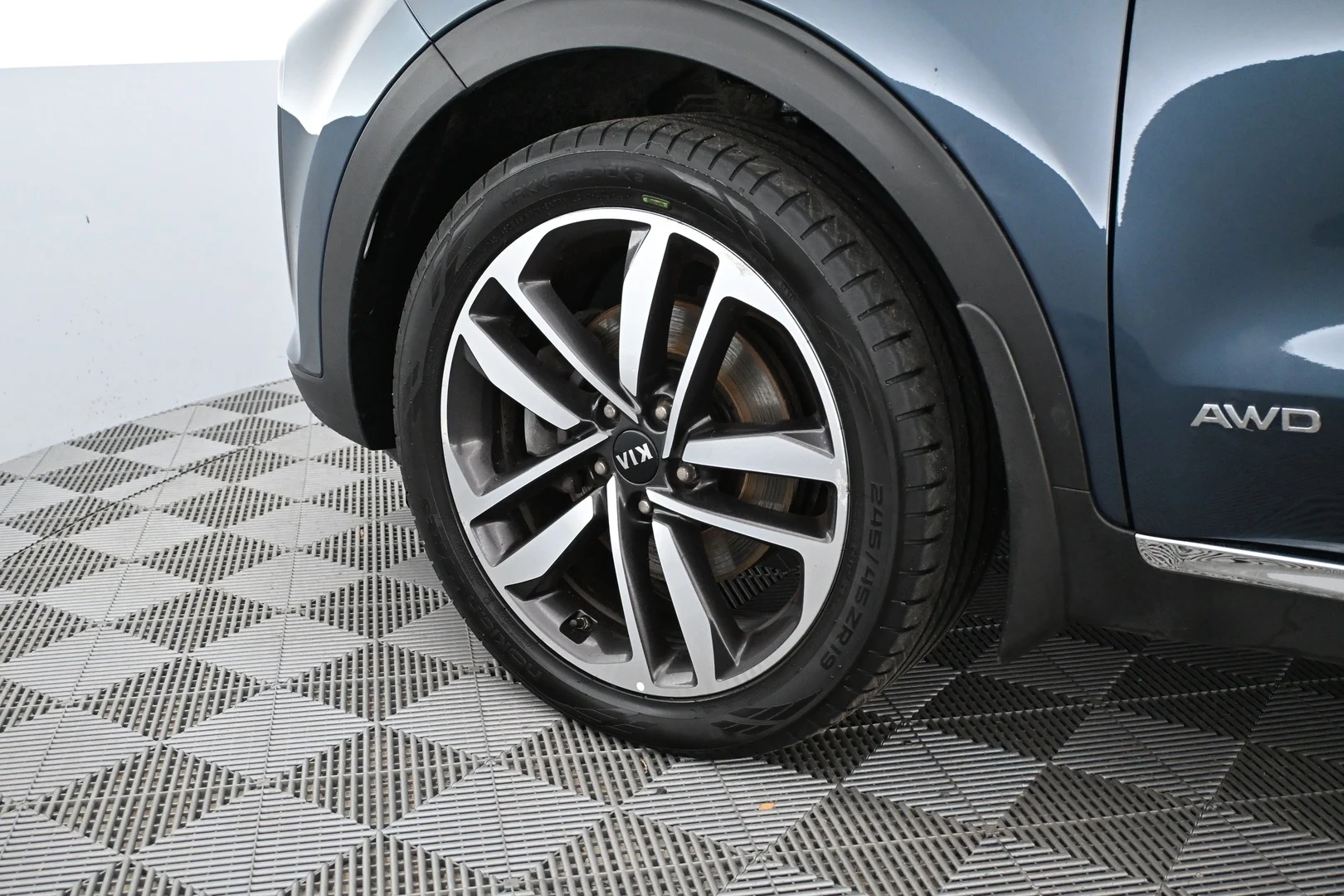 Car Image - 7C4lEjkFtvku6Q8aFLMSKV