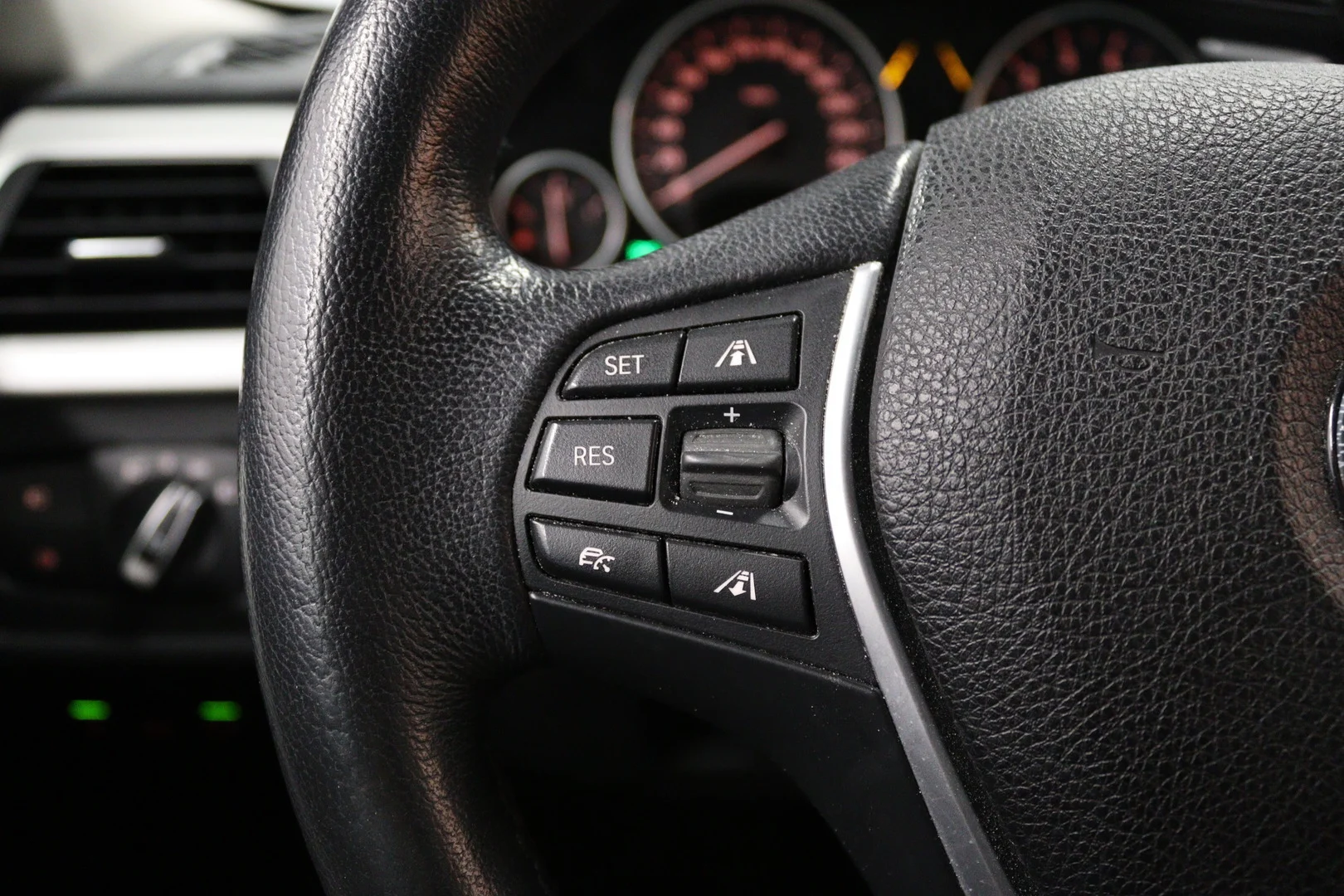 Car Image - Xvd42jxaVaFmPRf5fSVdh