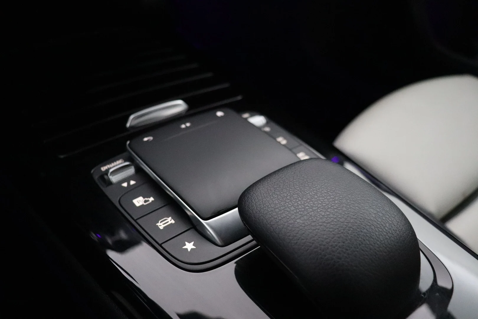 Car Image - 2w3aaUUpwwbrUfxaOp8Ati