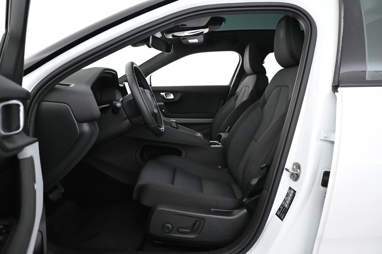 Car Image - VsGpJYWmYrrdjjQEwW49H