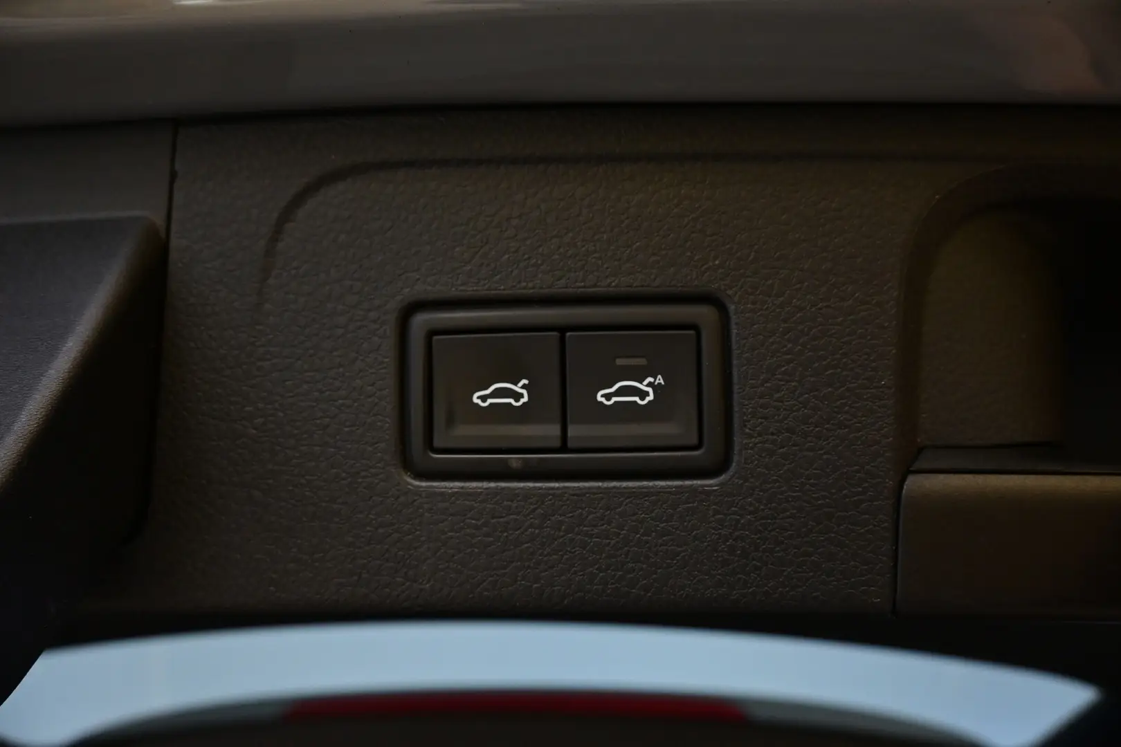 Car Image - NE2QGmWpa3dbhnJ52Z9YL