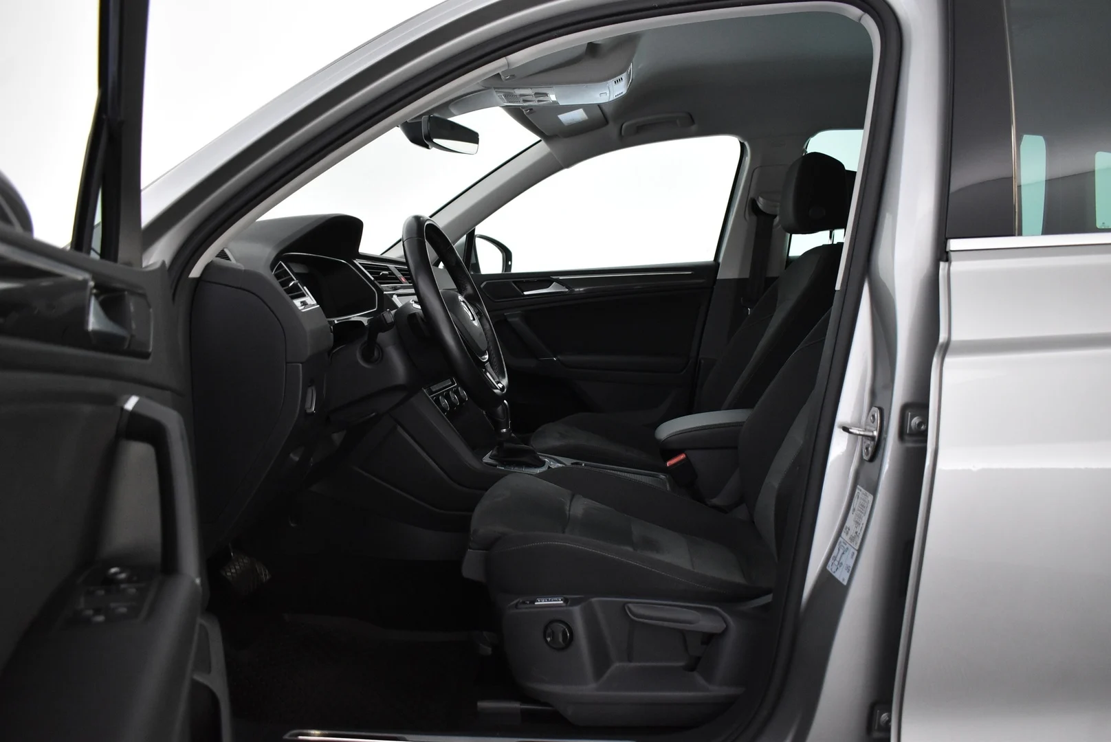 Car Image - 7MBUqWIdy4wViRUZf7mYTl