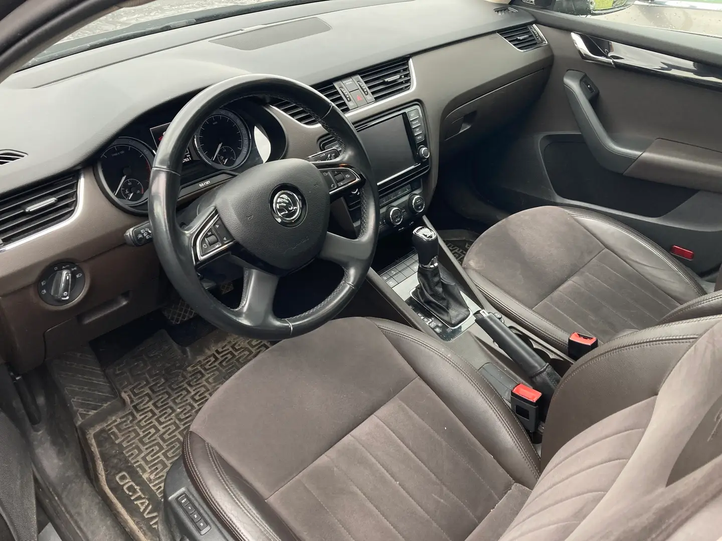 Car Image - 2K3RuTBTUdFb0R5QJe6kir