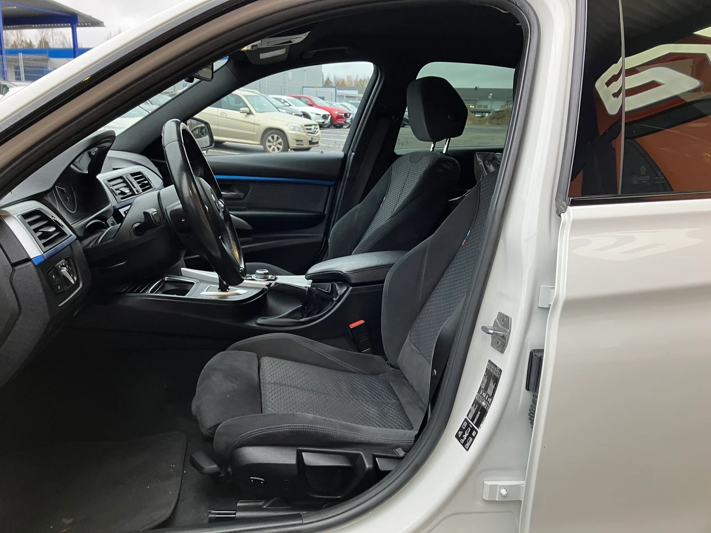 Car Image - A8JHD0vALgZXT3fYrqtQp