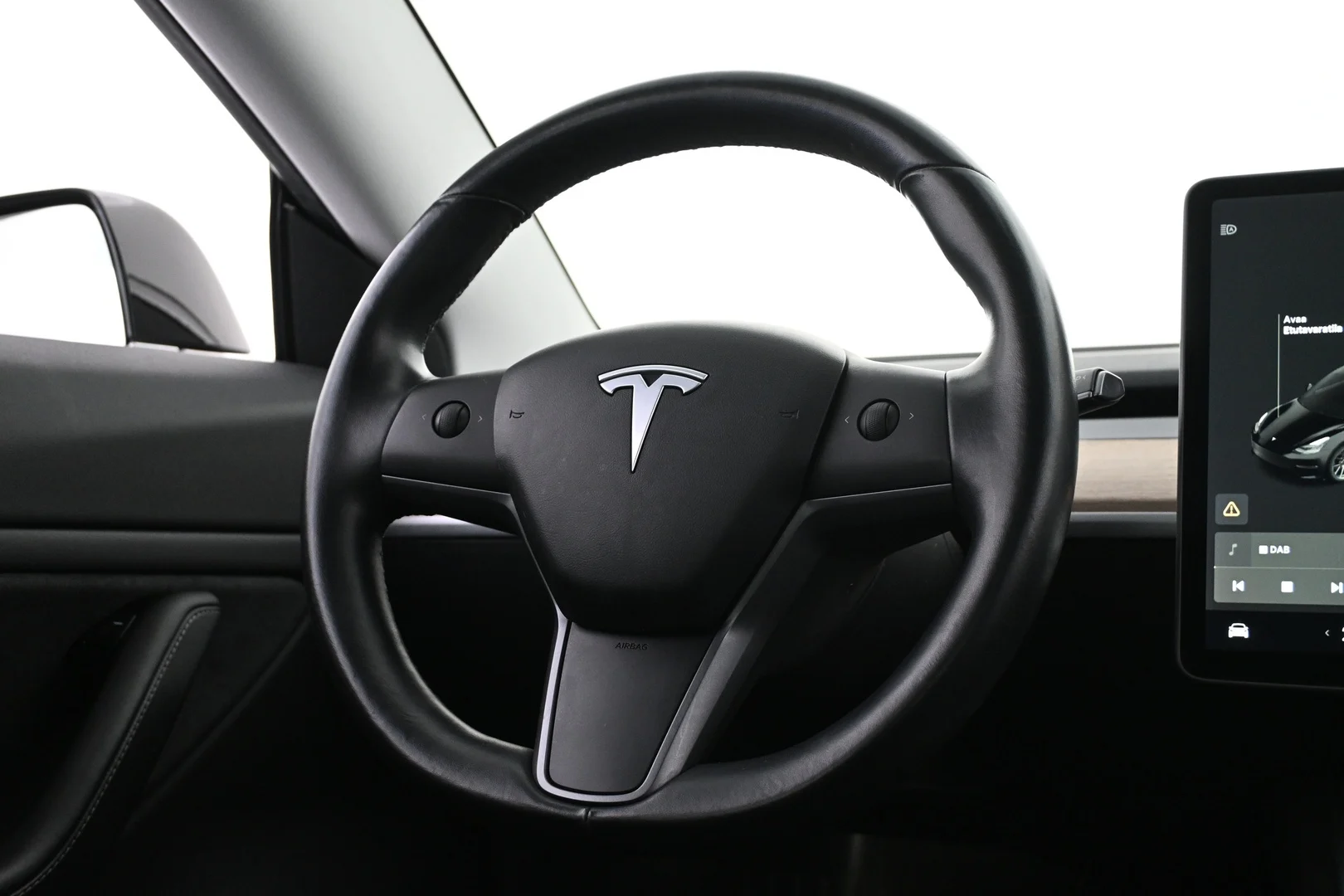 Car Image - 4xH3UEEFbiyShmF2sI12MD