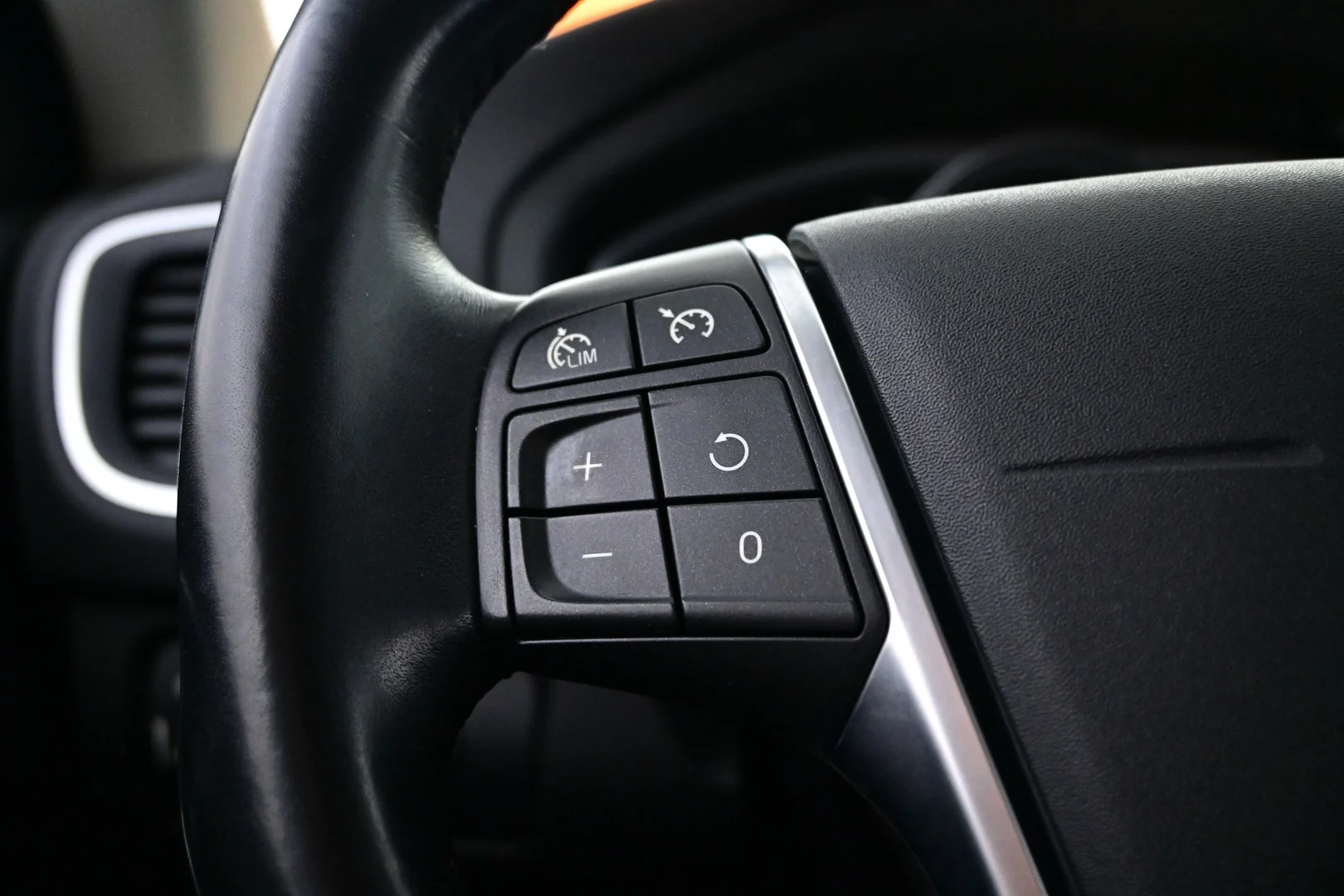 Car Image - 2RhRX8fcorvE8tGZ6p9d6b