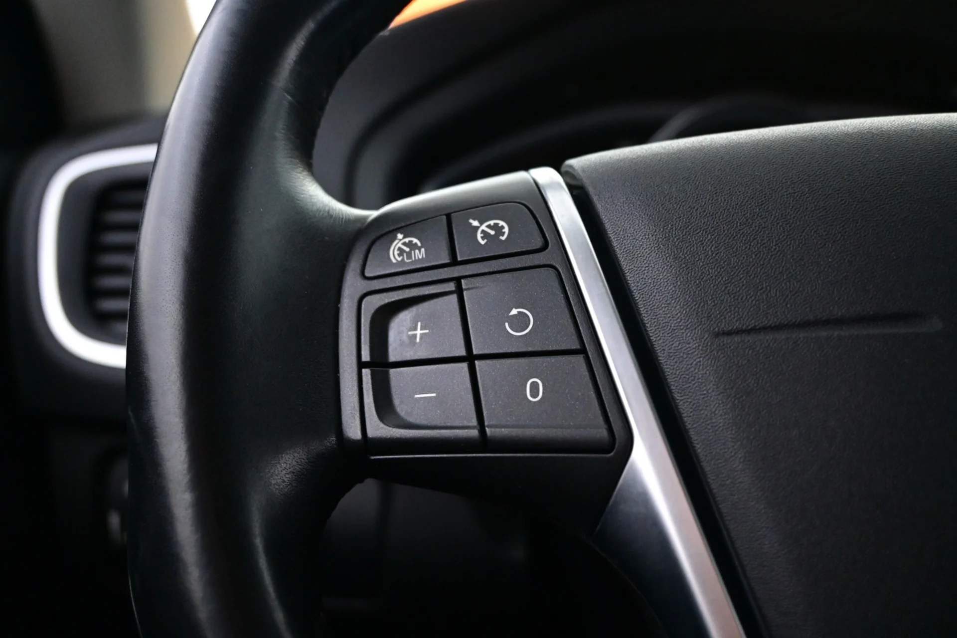 Car Image - 2RhRX8fcorvE8tGZ6p9d6b