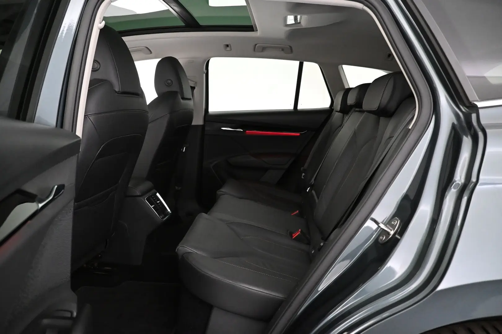 Car Image - WlxHXHQko6brDBpVBI7vg