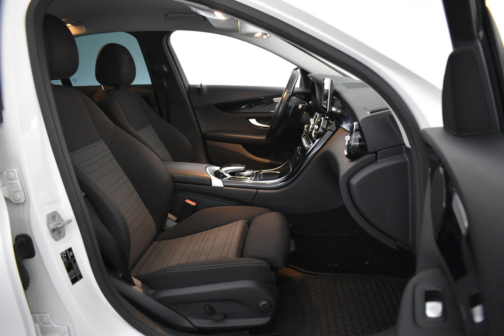 Car Image - 5zXV0ftXn8tpbfGHPld6o7