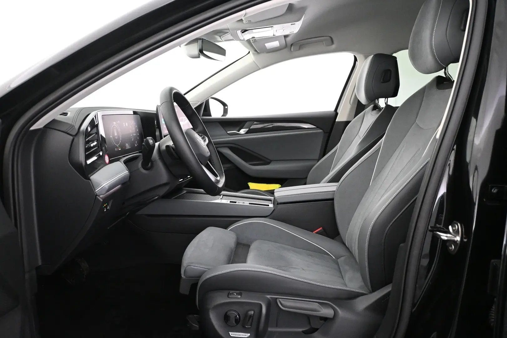 Car Image - 3JSwX9fuPMHkVqxc0EzWtD