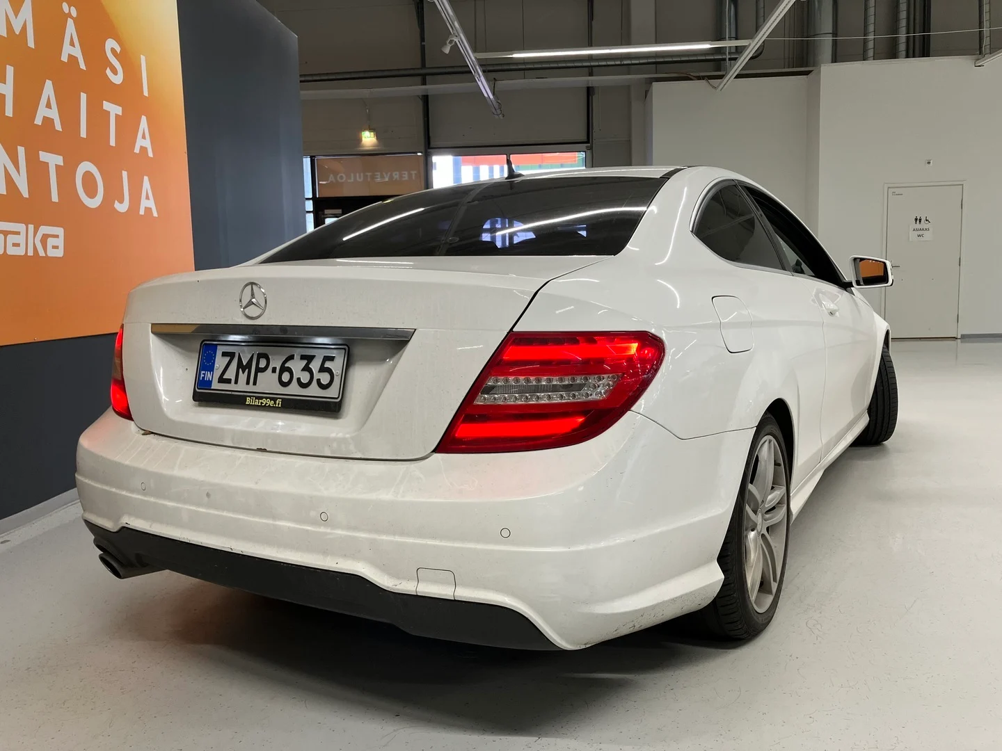 Car Image - EAkPd0qhx4gAwRq6rJtTH