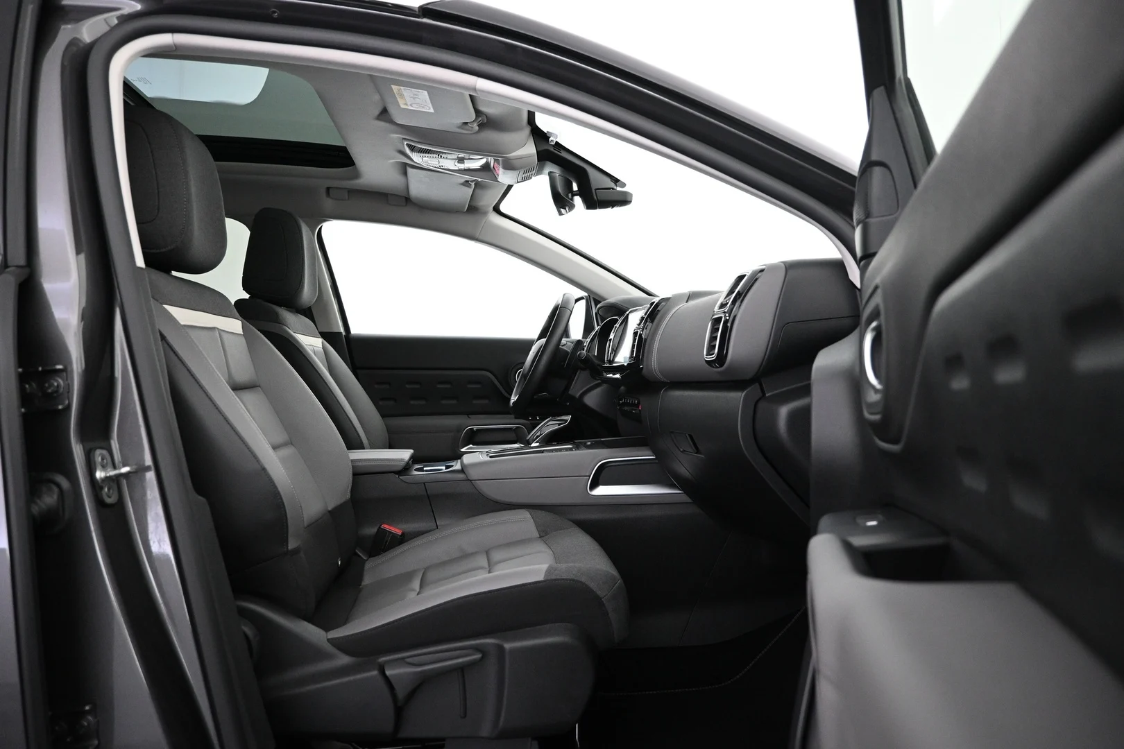 Car Image - 7yp8Ie7UvVOYfo8vTwTFHV
