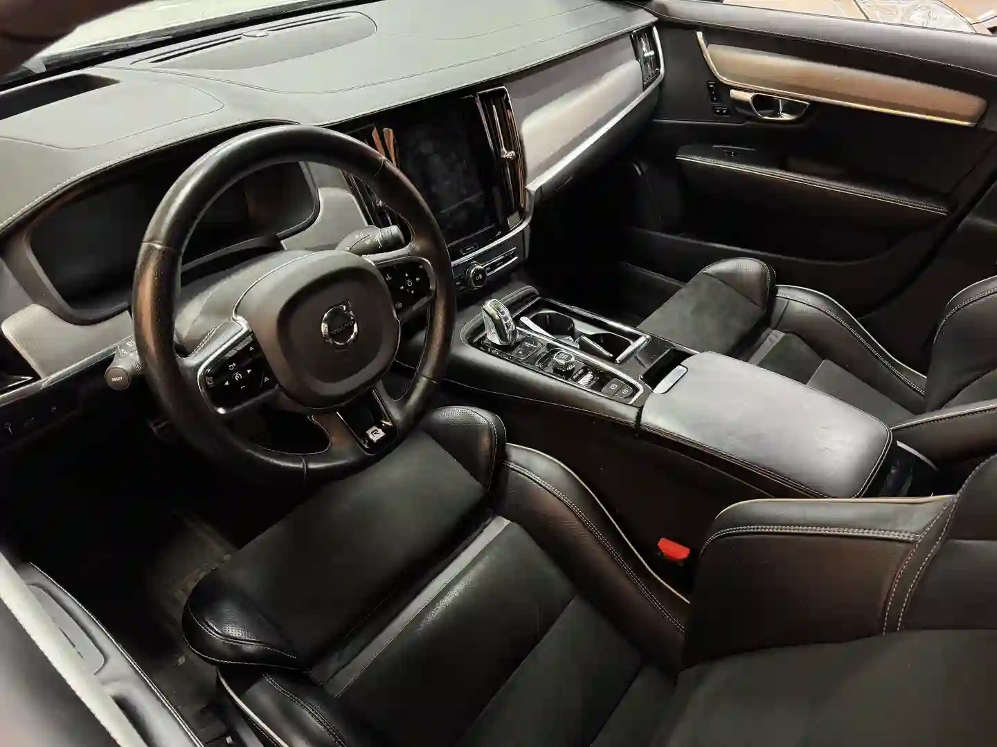 Car Image - 2q6MQuQaJgb1LMOH2yTVty